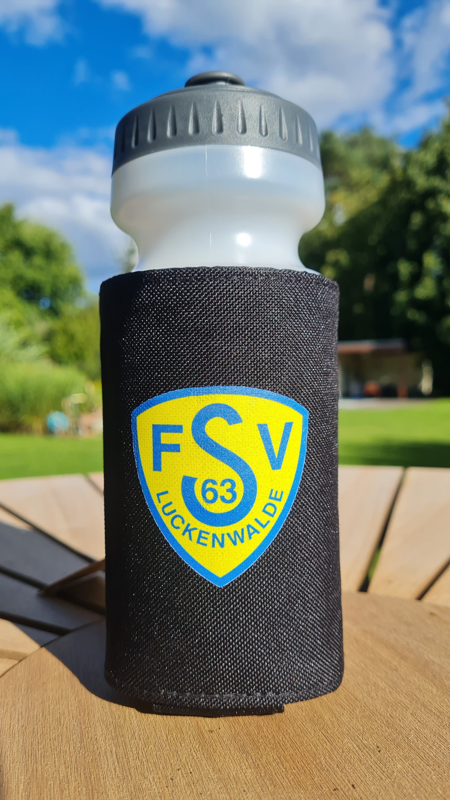 Flaschenhalter mit Wasserflasche