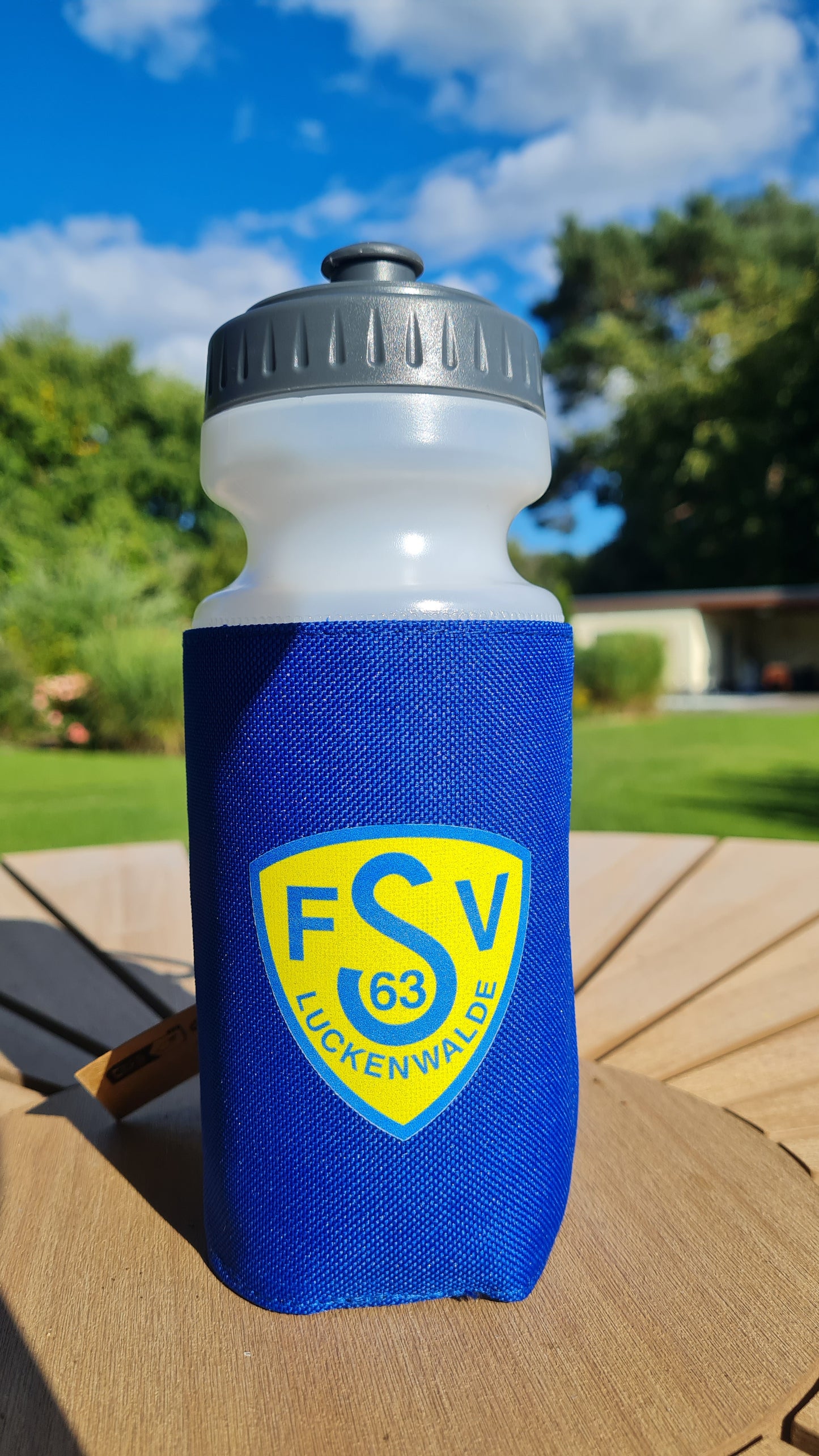 Flaschenhalter mit Wasserflasche